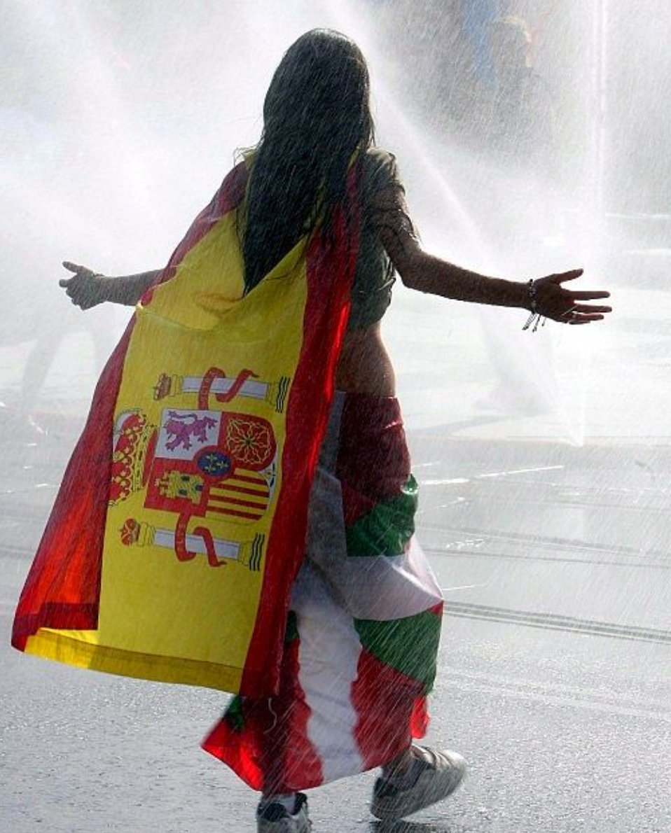 <a href="/rpardoalmudi/">Rafa Pardo</a> <a href="/GusPineiro/">Gus Leal</a> Porque Euskadi es España 🇪🇸  y las FFCCSE están en todo territorio nacional.

Porque en Euskadi hay puertos y aeropuertos.

Porque en Euskadi hay armas y explosivos.

Y todo ello es competencia exclusiva de la #GuardiaCivil.

#ServiryProteger a nuestro país y a sus ciudadanos.