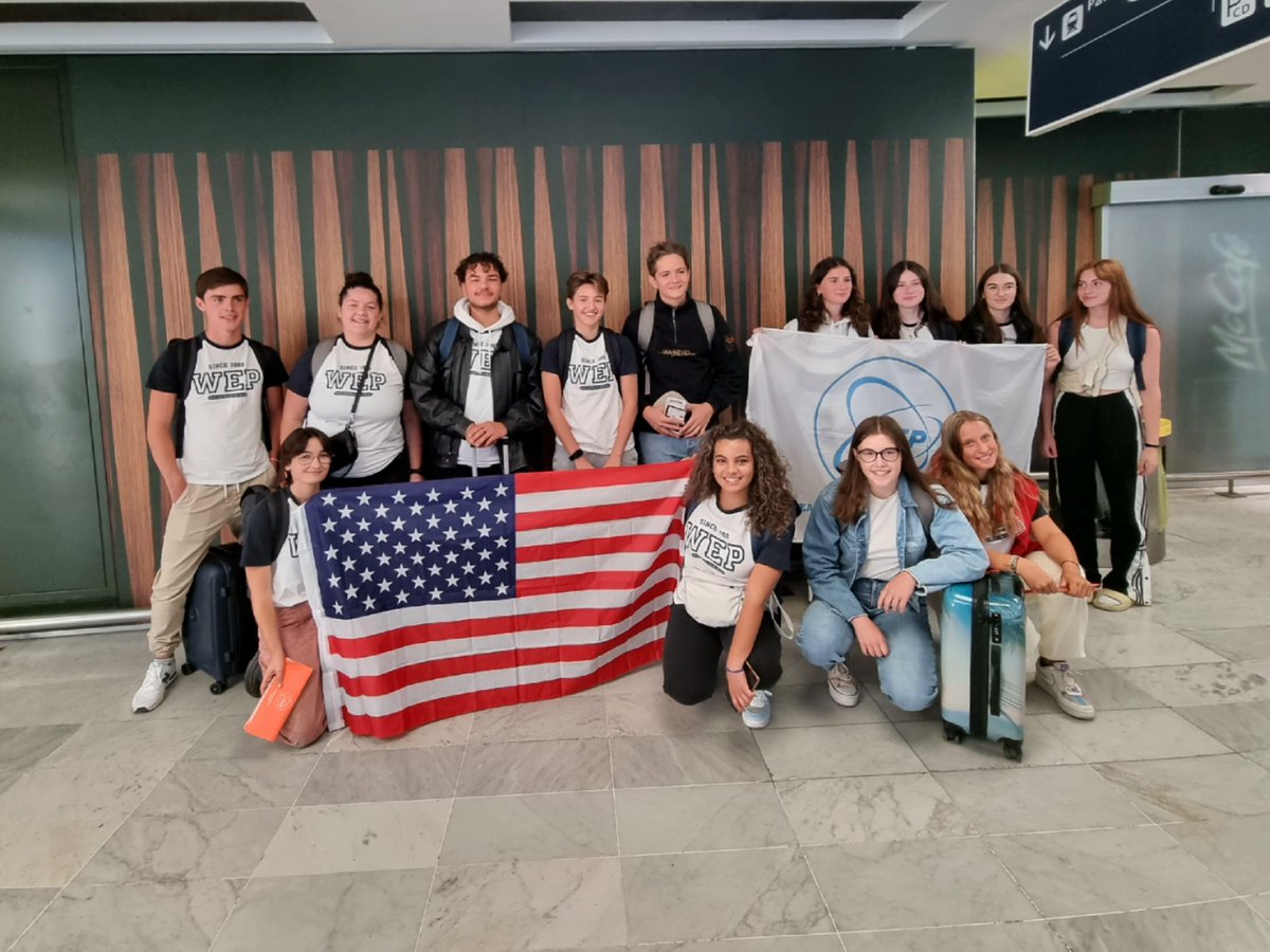 WEPFrance's tweet photo. Hier matin, nous nous sommes rendus à l'aéroport de Paris-Charles de Gaulle pour dire au revoir à une vingtaine de nos participant.e.s, qui s'envolaient pour les États-Unis ✈😍 
On vous souhaite à tous.tes de vivre une superbe expérience ! 🥰 https://t.co/7rndTN4ZNy