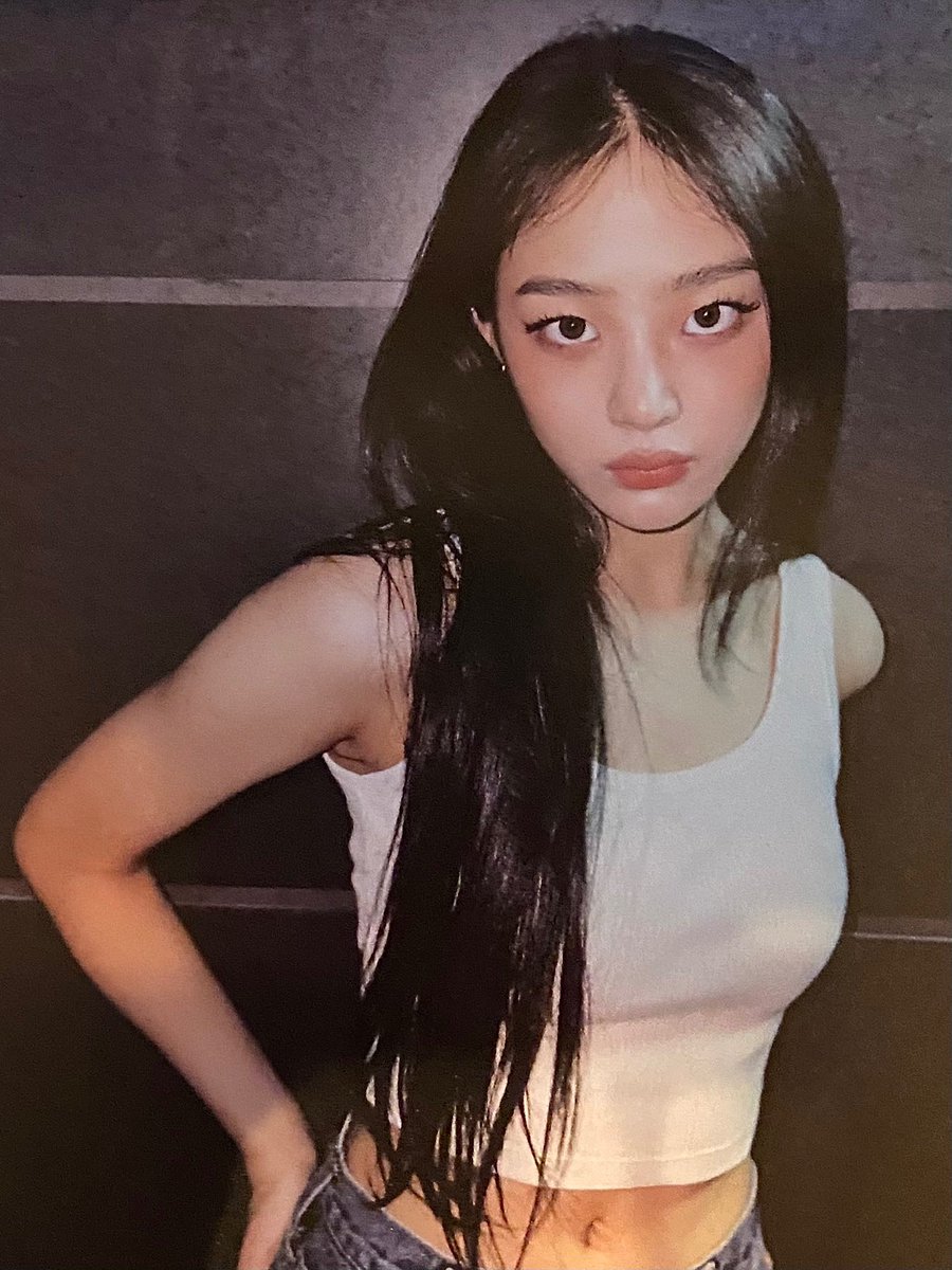 minjigallery's tweet photo. MINJI IS SO DAMN ATTRACTIVE. https://t.co/VTHHDV0wCW
