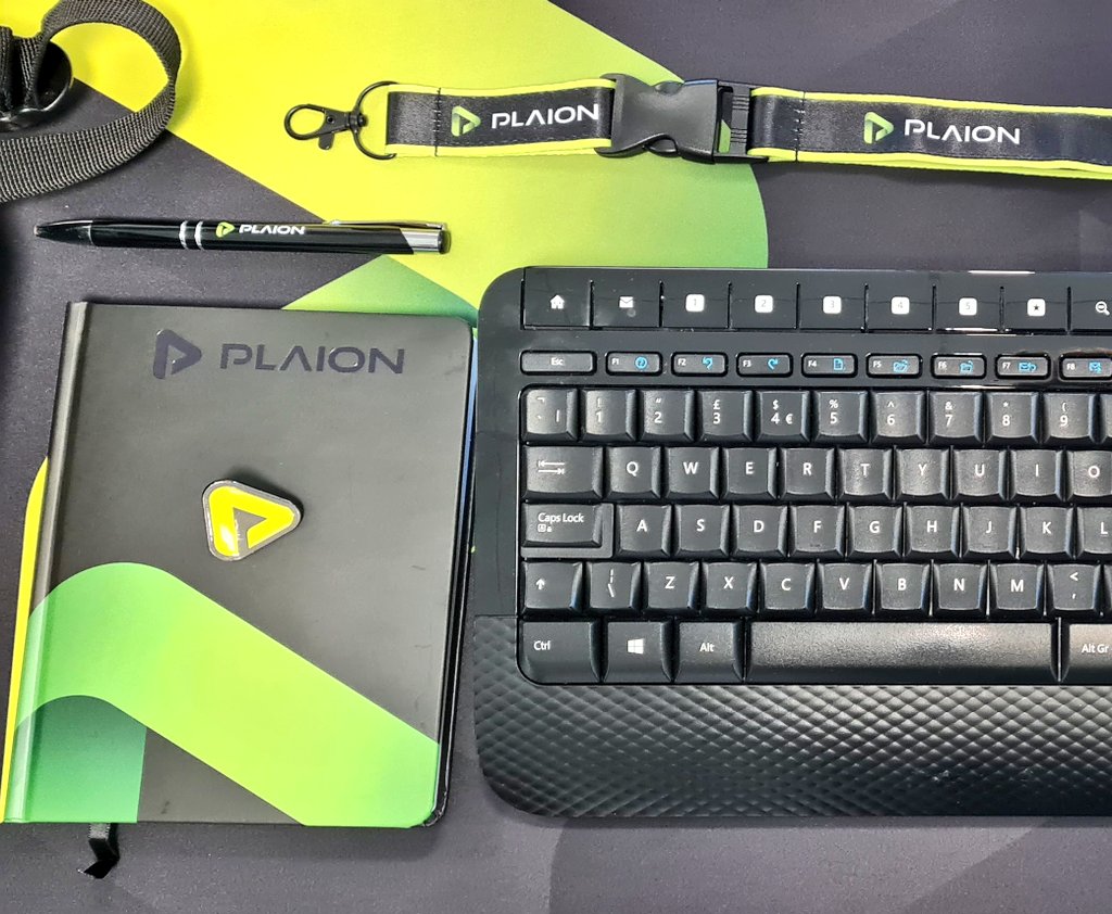 PLAION_UK's tweet photo. Workspace now on-brand 🙌💚 https://t.co/s9DUUawHHm