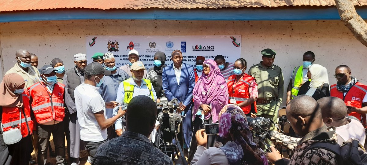 RPPL006's tweet photo. As part of final preparations EWER WSR Committee members meeting at JOCC Centre,we had a media briefing while receiving the @KenyaRedCross and Star Of Hope Association(SOHA) ambulances and first aiders who are on standby to offer any services required.
@Uwiano_Peace 
@NCIC_Kenya https://t.co/ujBJTIOZPk