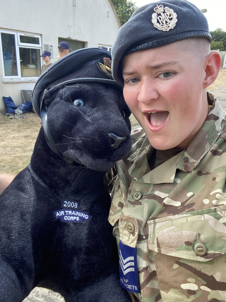 FS_Fulloway's tweet image. Look who I found! Love meeting a celebrity! @PantherSteve2 #Drillies2022 #dandc2022