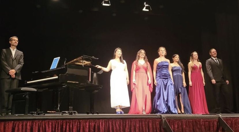 CasinoPrado's tweet image. Aquest diumenge hem pogut disfrutar al Teatre de les fantàstiques veus dels i les alumnes de les masterclass de Fiorenza Cedolins. Voleu escoltar l’entrevista que va oferir a Ràdio Maricel? n9.cl/1j4wz Un concert espectacular!🎼 #viuprado #opera #jovespromeses