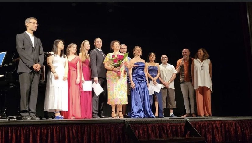 CasinoPrado's tweet image. Aquest diumenge hem pogut disfrutar al Teatre de les fantàstiques veus dels i les alumnes de les masterclass de Fiorenza Cedolins. Voleu escoltar l’entrevista que va oferir a Ràdio Maricel? n9.cl/1j4wz Un concert espectacular!🎼 #viuprado #opera #jovespromeses