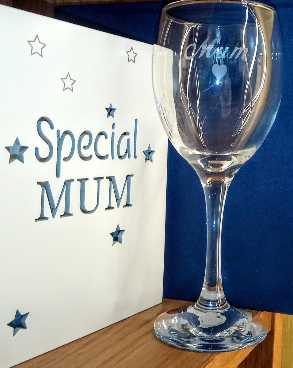 The_Bottle_Bin's tweet photo. 🤩ETCHED GLASSES🤩

My etched glasses are an affordable £5 all year round🎉 
Etched with the words/design of your choice, &amp; dishwasher safe, they are the perfect personalised gift💝

🌟Website
https://t.co/a25DYzyEiO
🌟Etsy
https://t.co/457n9BznmL

#etchedglass #shopindie #Gifts https://t.co/K1Z2L3aDSG