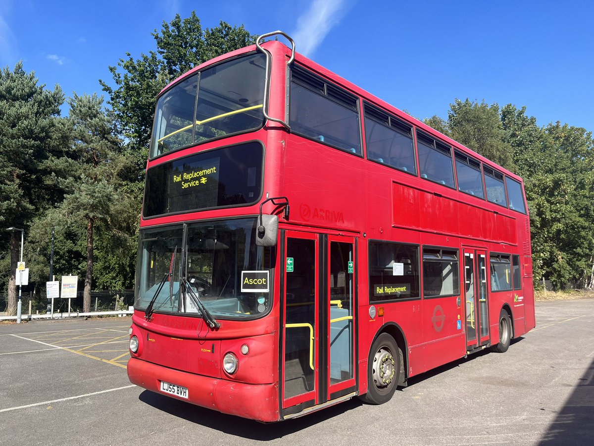 Nice day for it - out driving rail replacement between Hounslow and Ascot. No bendy buses this time! 07/08/2022