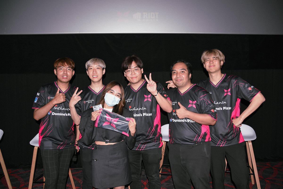 XERXIAESPORTS's tweet photo. แอดก็อัพรูปรัวๆไปเลยละกัน💖
#WatchWithXia #VCTAPAC #VCTLCQ #APACRISING #XERXIA #RIOTGAMES https://t.co/vwxLOkgSWj