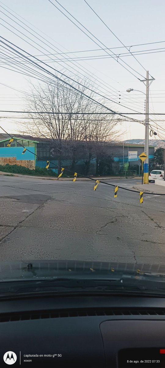 Cach1980Carlos's tweet photo. Precaución en calle diagonal con 20 norte Sta Inés, cable a media altura. @radio_festival @munivina @AlertaNoticiasV @Alerta_V_Costa https://t.co/RS9pVVT84C
