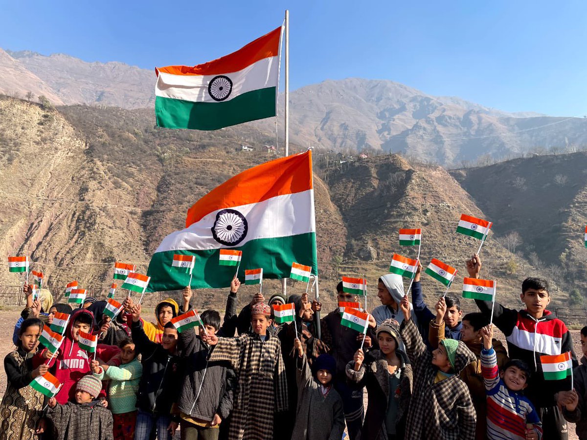 pradipsinhbjp's tweet photo. सदा शक्ती बरसाने वाला, प्रेम सुधा बरसाने वाला, वीरों को हर्षाने वाला, मातृ भूमी का तन मन सारा, 
झण्डा ऊँचा रहे हमारा 🇮🇳
#HarGharTiranga https://t.co/fTfXsm1OGI