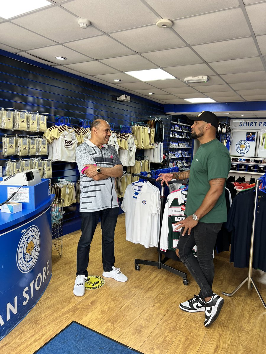 coolasleicester's tweet image. Fun morning filming with @_mattpiper and getting the lowdown on that last goal at Filbert Street, on pitch battles with Wayne Rooney, predictions for the season, and the important stuff like his favourite pubs around town.

Video will be out soon. 

🎥 @createdbyten @bidleicester
