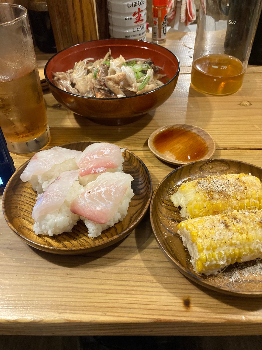 oito_Senbero's tweet photo. 家でサングリアを
タンブラーで!
コストコ22年を
タンブラーで!
飲み足らん。
ウォーキングサボったので、
駅までお散歩。
で、お寿司と粗汁。
なんと、今週で
中継ぎが終わるとのこと。
ツイート禁止なので、
知ってる方は
今週お店にどうぞ!
(๑˃̵ᴗ˂̵)
#NEWLITTLE ROCK
#最高の店
#ろまん https://t.co/ioj8sJUgzp