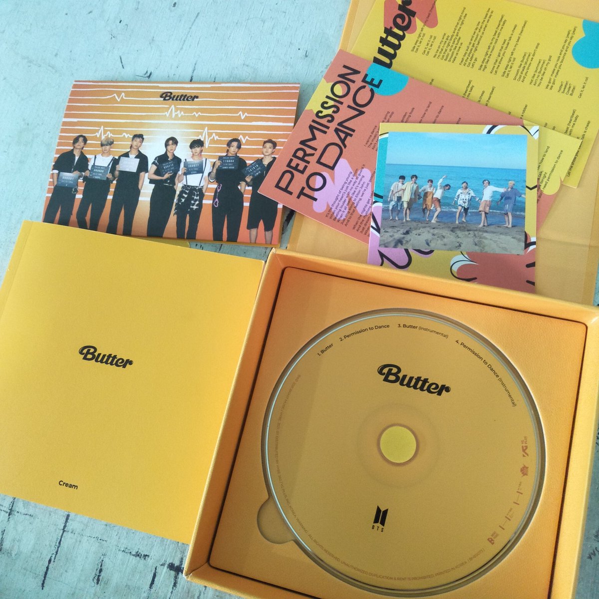 rexcreates's tweet image. wts - lfb - ph [#rextables]

  ! bts unsealed butter cream ver

    ╰ ₱ 240 (220 payo) + 25pf + lsf
    ╰ complete inclu (exc pc)
    ╰ good condition
    ╰ payo ; 2 days reservation 
    ╰ drive.google.com/drive/folders/…
    ╰ rcbyt : rexcreates.carrd.co