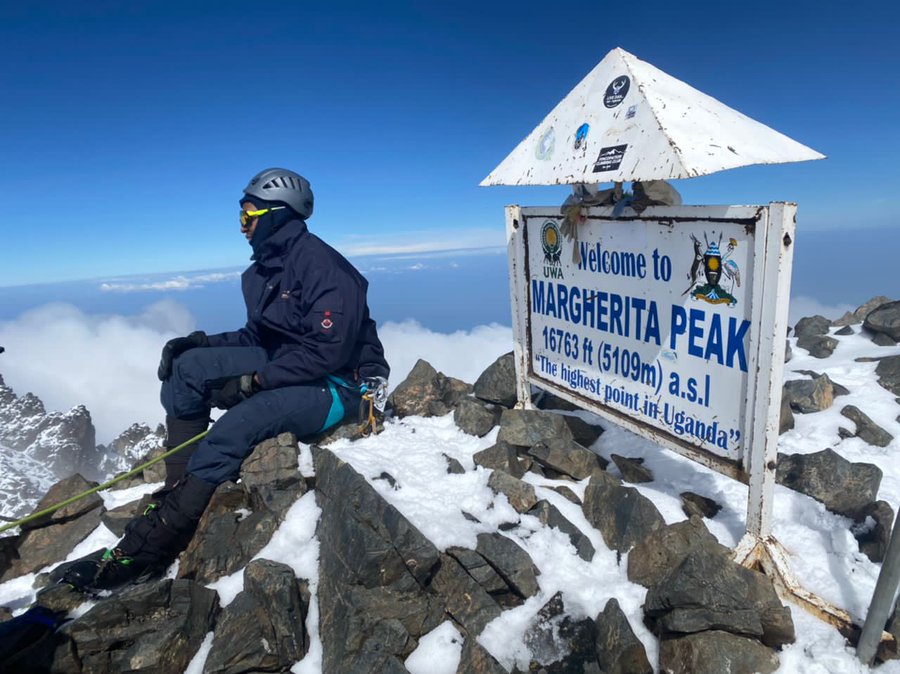 APTcoms's tweet photo. On what motivated him to hike up to 5,019m above the sea level, @KingOyoOfficial says that words alone cannot describe the exceptional beauty of the #Rwenzori Mountains.
•The snow caped peaks
•Glaciers
•Glacial Lakes..
@ExploreUganda
@UNDPUganda
/1
#UniquelyOurs
#AptDates https://t.co/IOZ83Wh59D