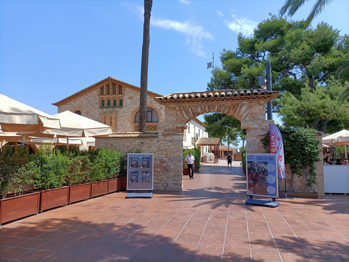 jmedinaalsina's tweet photo. Avui hem visitat el càmping @vilanovapark per copsar de primera mà la bona ocupació dels establiments hotelers i la recuperació del turisme internacional que ens arriba a Vilanova i la Geltrú 🏖️👪 https://t.co/HWVeSzeLd1
