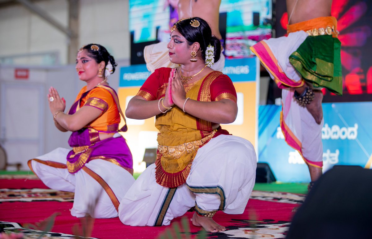 MysuruStartup's tweet photo. Bharatnatyam artists from Beyond Taalas stormed the stage and performed an exceptional performance, captivating the audience and entertaining them with their craft.

#MSP2022 #India75 #culturalIndia #Indiandanceforms https://t.co/hEr7safY3G