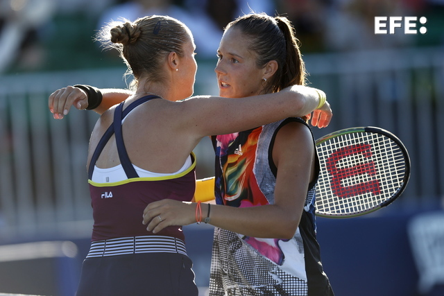 الروسية داريا #كاساتكينا، المصنفة التاسعة عالميا بين لاعبات التنس المحترفات، تتوج بلقب بطولة #سان_خوسيه الأمريكية ذات الـ500 نقطة، على حساب المحلية شيلبي روجرز بالفوز عليها  6-7 (2-7) و6-1 و6-2

#تنس