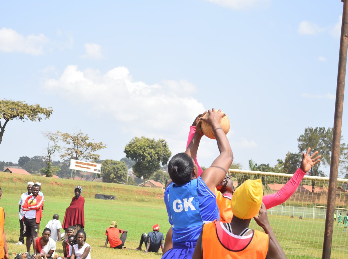 VBugerere's tweet photo. #BikaNetballUpdates
#QF4
Mmamba Namakaka 47-22 Mbogo
Semifinals will be played on Thursday at a venue to be communicated later!
#Semfinals
Ngeye vs Nyonyi Nyange
Lugave vs Mmamba Namakaka
#VOBupdates
@kayiirajackson @MbugaSwaibu9 @BugandaOfficial @cpmayiga https://t.co/IlgH9HCtUY