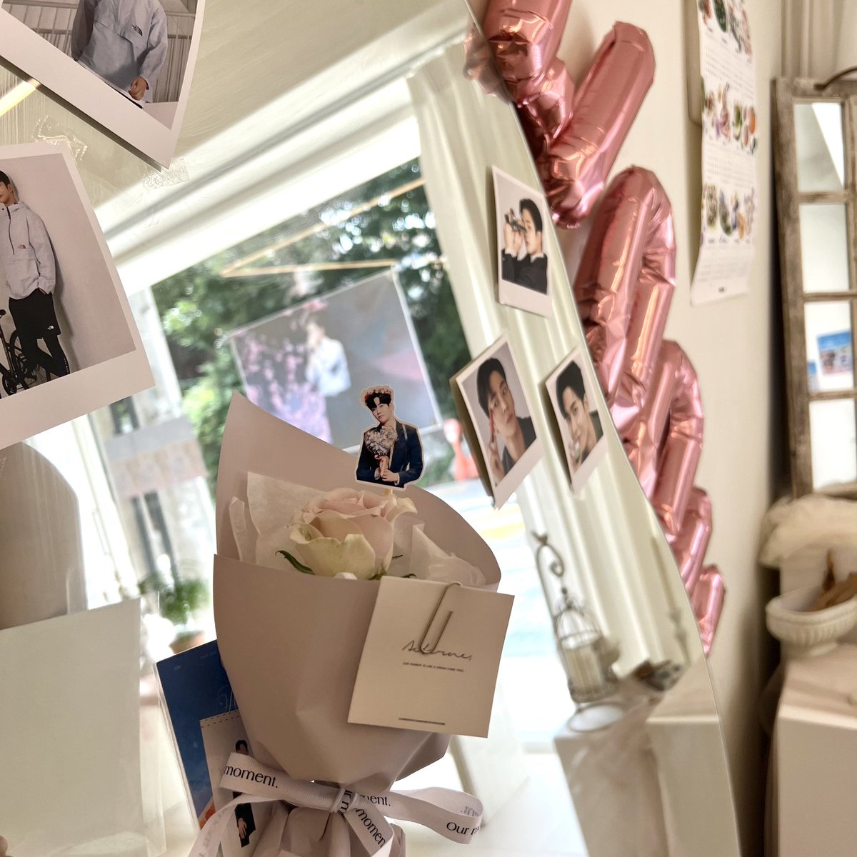 ⭐️아우어모먼트

꽃을 좋아해서 올라오는거 보자마자 꼭 가야지했는데 가서 장미도 받고 석우 사진 실컷 구경하고 무나존에서도 가득 챙겨와서 행복해따(❛◡❛)✿

 #향기로운_보랏빛의_8월