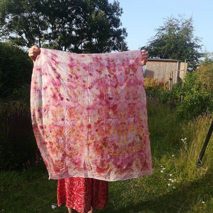 cample_line's tweet image. Join us at #campleline for a Bundle Dyeing workshop with artist Kate Temple.
Sunday 14 August
1-4pm
Suitable for all ages, no creative experience required
All materials provided
£3

campleline.org.uk/bundle-dyeing-…

#camplelineonline #naturaldye #handmade #naturaldyeing  #naturaldyes