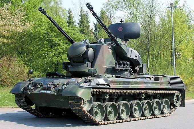 В Украину сегодня прибыли первые три немецкие зенитные самоходные установки Gepard.

t.me/ostwest_tv/1918