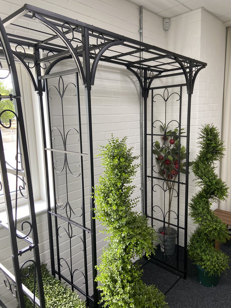 VegTrug's tweet photo. Osaka Garden Arch, roses do we think? #gardening #rose #rosearch https://t.co/hRJvgehFx0 https://t.co/oKTnfNBdXp