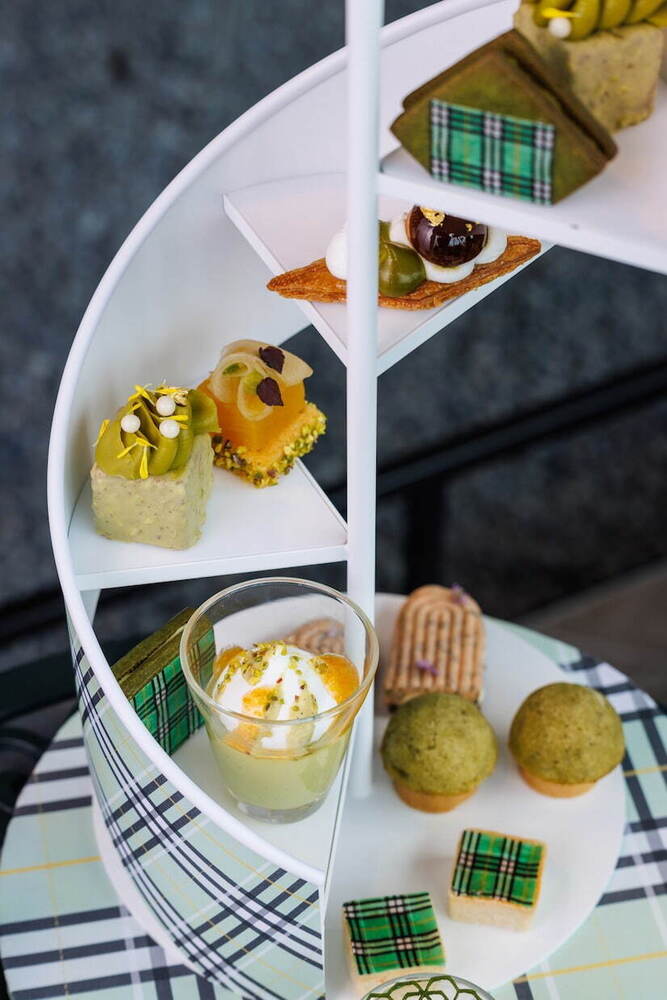 コンラッド大阪、ピスタチオ×タータン・チェックの秋限定アフタヌーンティー - fashion-press.net/news/91841