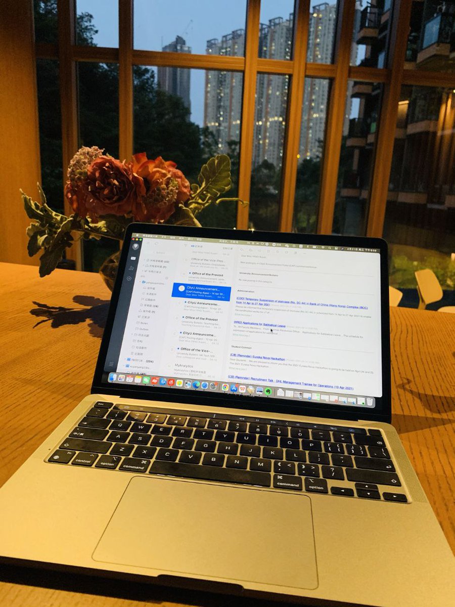 Dimplesmoe's tweet image. After a busy day at work, it was finally time to relax.