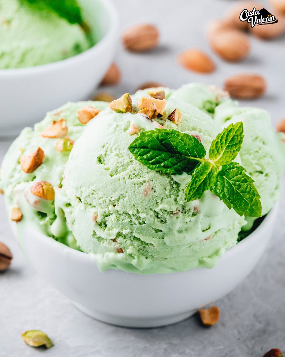 costavolcan's tweet photo. Este helado, aparte de para los días más calurosos 😎, está hecho para los paladares más exigentes y curiosos 🤔: ni más ni menos que aguacate 🥑 y pistachos. Una auténtica delicia.
#CostaVolcan #aguacate #helado #pistachos #fruta #eroski #fruitlovers #realfood #fribasa #fruit https://t.co/OcqvIchNux