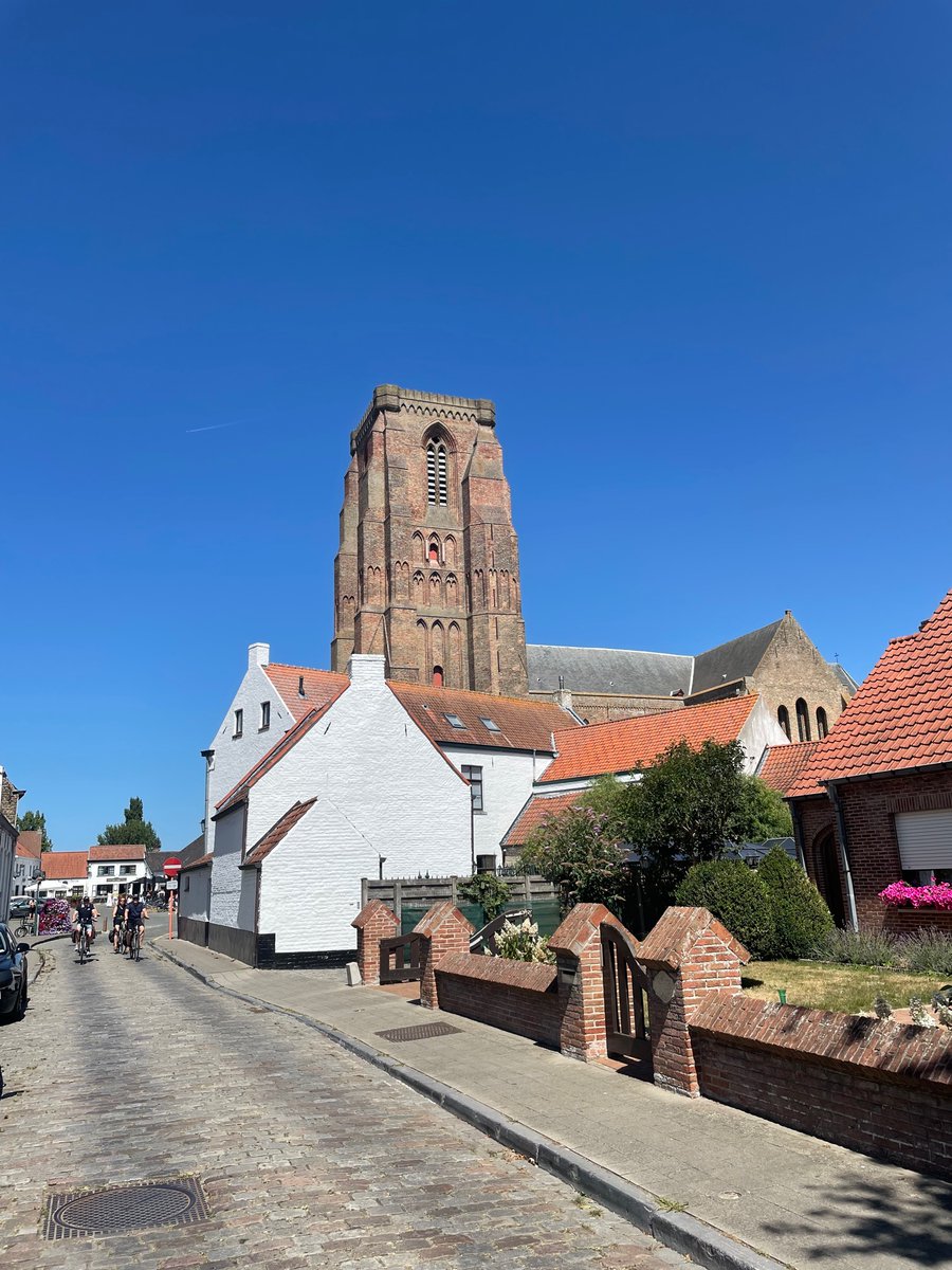 SiglodeOroVocal's tweet photo. Arrived in iconic Lissewege! Time for a coffee before rehearsal… https://t.co/CcHYziV0N8