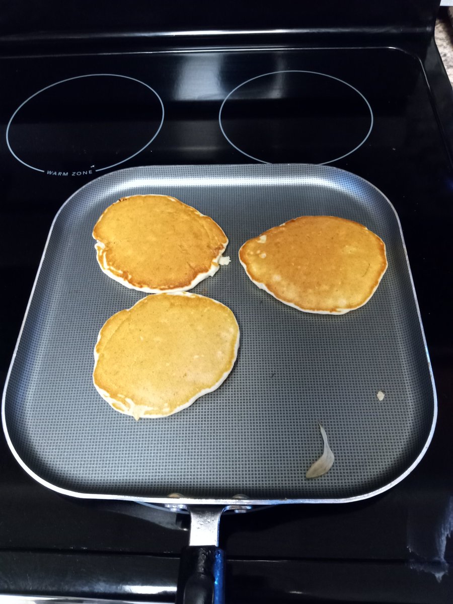 ChalkL8's tweet photo. I made naner pancakes and they're better than your grandma's cakes. https://t.co/AXsMehq6vR