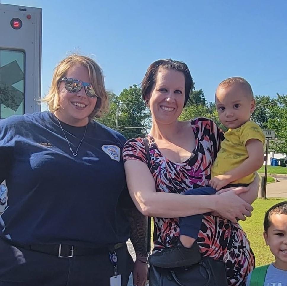 RTADEMS's tweet photo. While participating in a recent event, a mother and her child reconnected with RTAD Lt. Katie R. whom assisted with delivery of the child in the field a couple years ago.
#rtadrocks #bethemiracle #waytogo #communityfirst #ambulancelife #paramediclife #emslife #cutebaby https://t.co/uDTIypsU9F