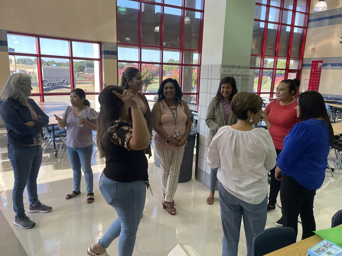 KatterineRSDL's tweet photo. My first time giving a training as Bilingual Program Lead to our great bilingual teachers @BirdvilleISD. Good to see teachers reacting positively to lots of information @PolitMarycruz @mariasaladin1 @Noemi_Labra https://t.co/myZhsz0UFR