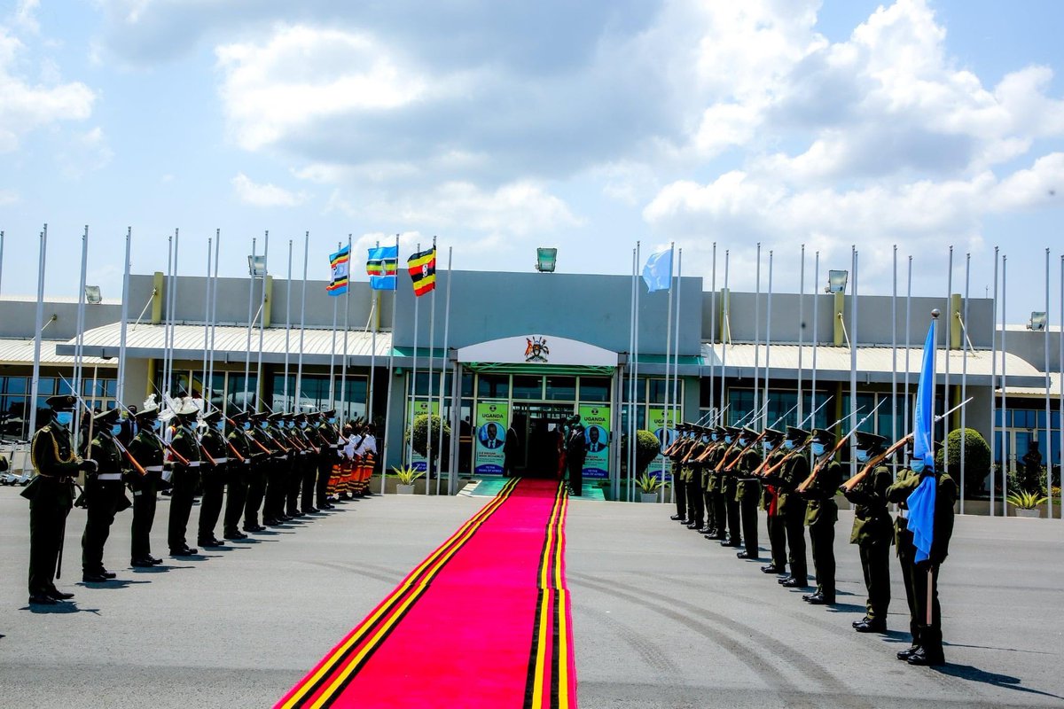 TheVillaSomalia's tweet photo. President @HassanSMohamud arrives in Kampala for a four-day State Visit at the invitation of his Ugandan counterpart H.E President Yoweri Kaguta Museveni. During the visit, the two leaders will hold extensive talks on bilateral, regional &amp; international issues of mutual interest. https://t.co/j6Ga2yANRF