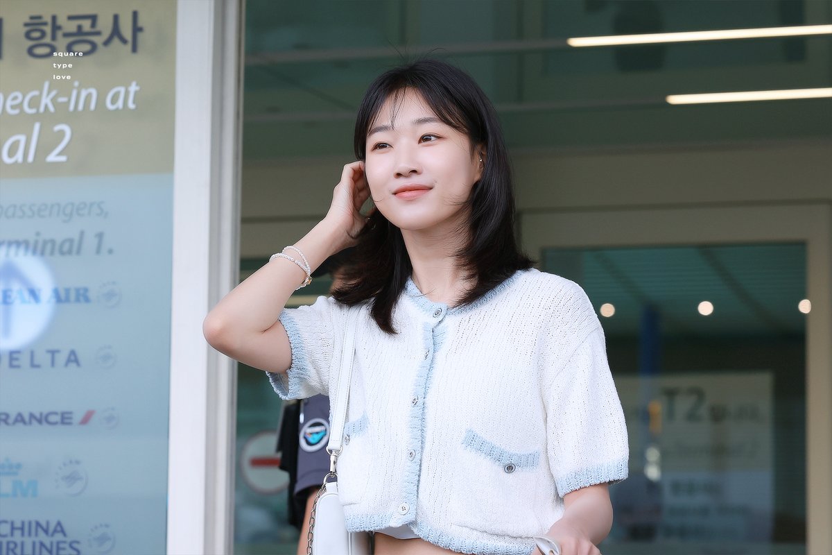 squaretypelove's tweet photo. 220808 ICN #하윤경 
여름날의☀️ https://t.co/QduzwUIf2y