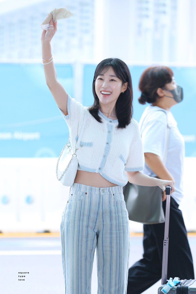 squaretypelove's tweet photo. 220808 ICN #하윤경 
여름날의☀️ https://t.co/QduzwUIf2y