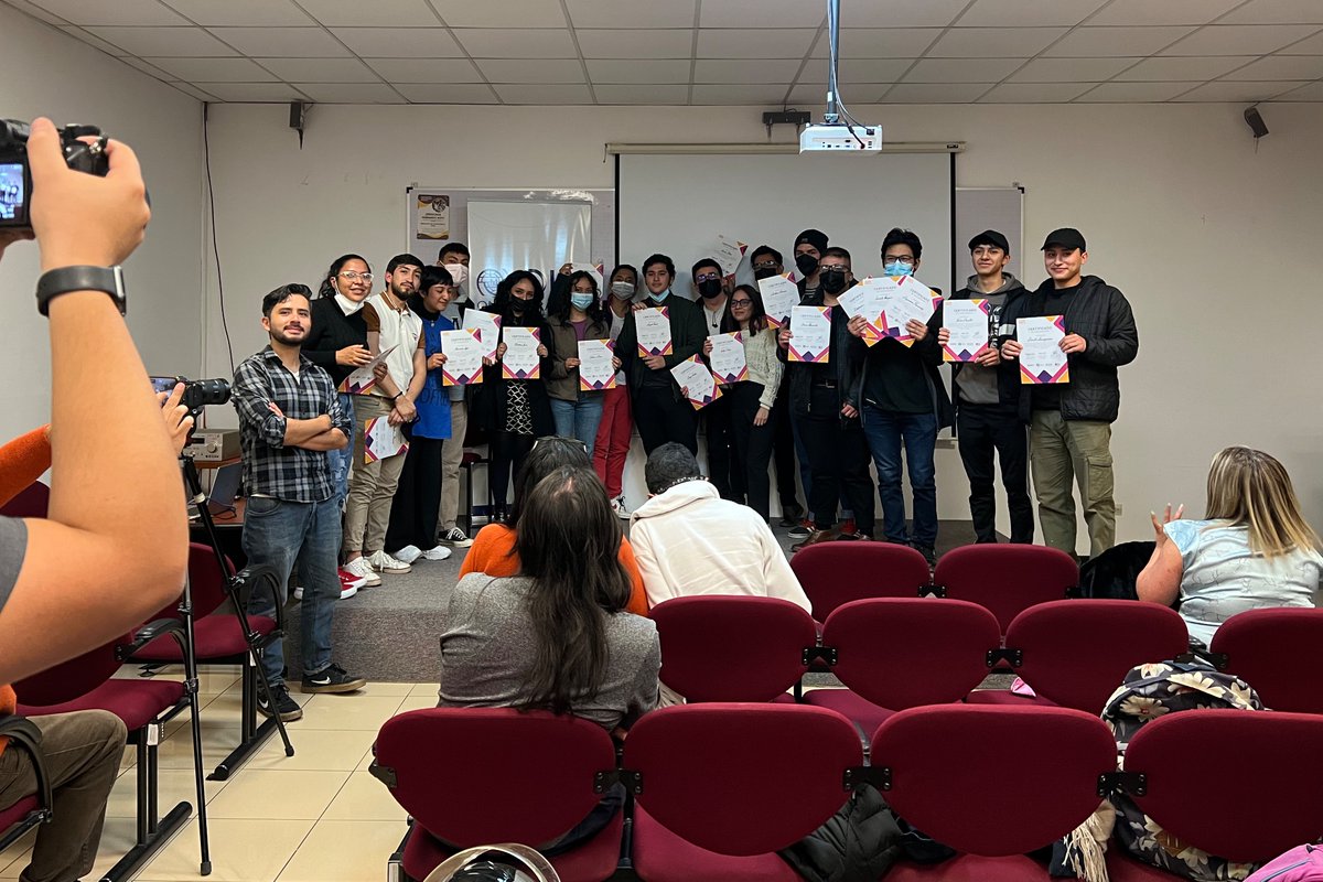 cine_ucuenca's tweet photo. Casa llena en el Foro "La Mirada y Abordaje de la Movilidad Humana en los Procesos de Creación Audiovisual y Periodística." Tuvimos una grata conversación entre personajes, directores y organizadores.
@coopdocs; @OIMEcuador, @SociedadUcuenca. https://t.co/s8Eijku3K9