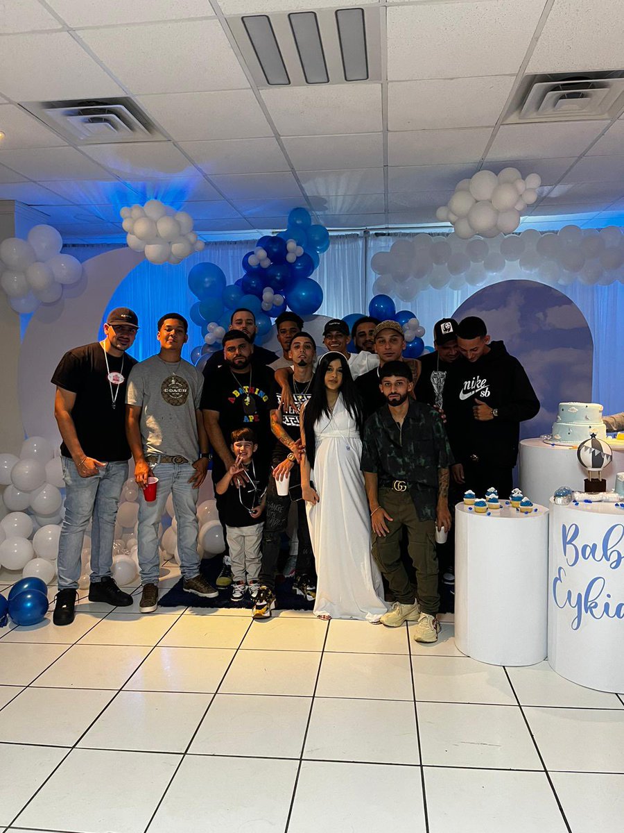 (BabyE) viene por ahi gracias mi fam y los que estuvieron ahi. Los brother por compartir conmigo 💫🤍💙🙏🏻