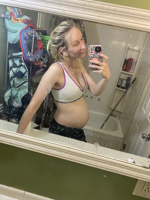 Since it&rsquo;s milf Monday 🥵😅               but would you believe I have 4 kids? Who else has a breeding