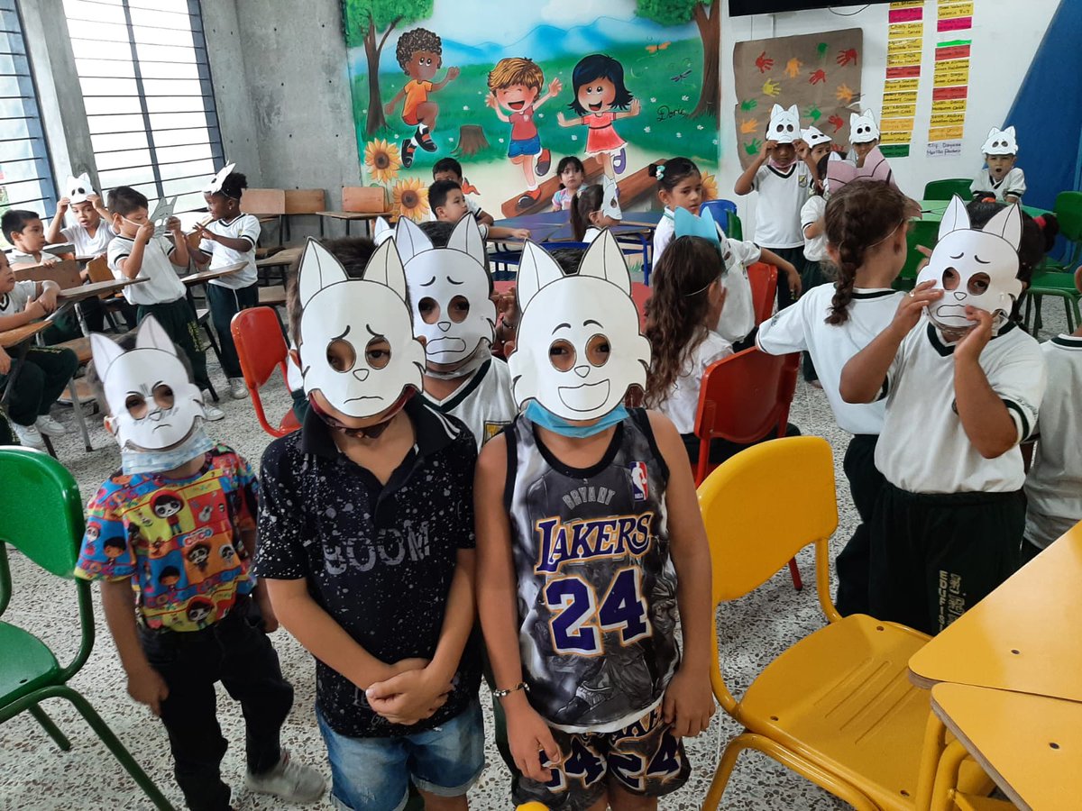 nanbas2014's tweet photo. Fortaleciendo el componente emocional desde el uso pedagógico de materiales
#PTAsaludaAlMinistroAGaviria #PTAterritorioDeCambioPazyVerdad @AGaviriau  @PTA_Colombia  @Mineducacion https://t.co/5DSZ6yS0Eb