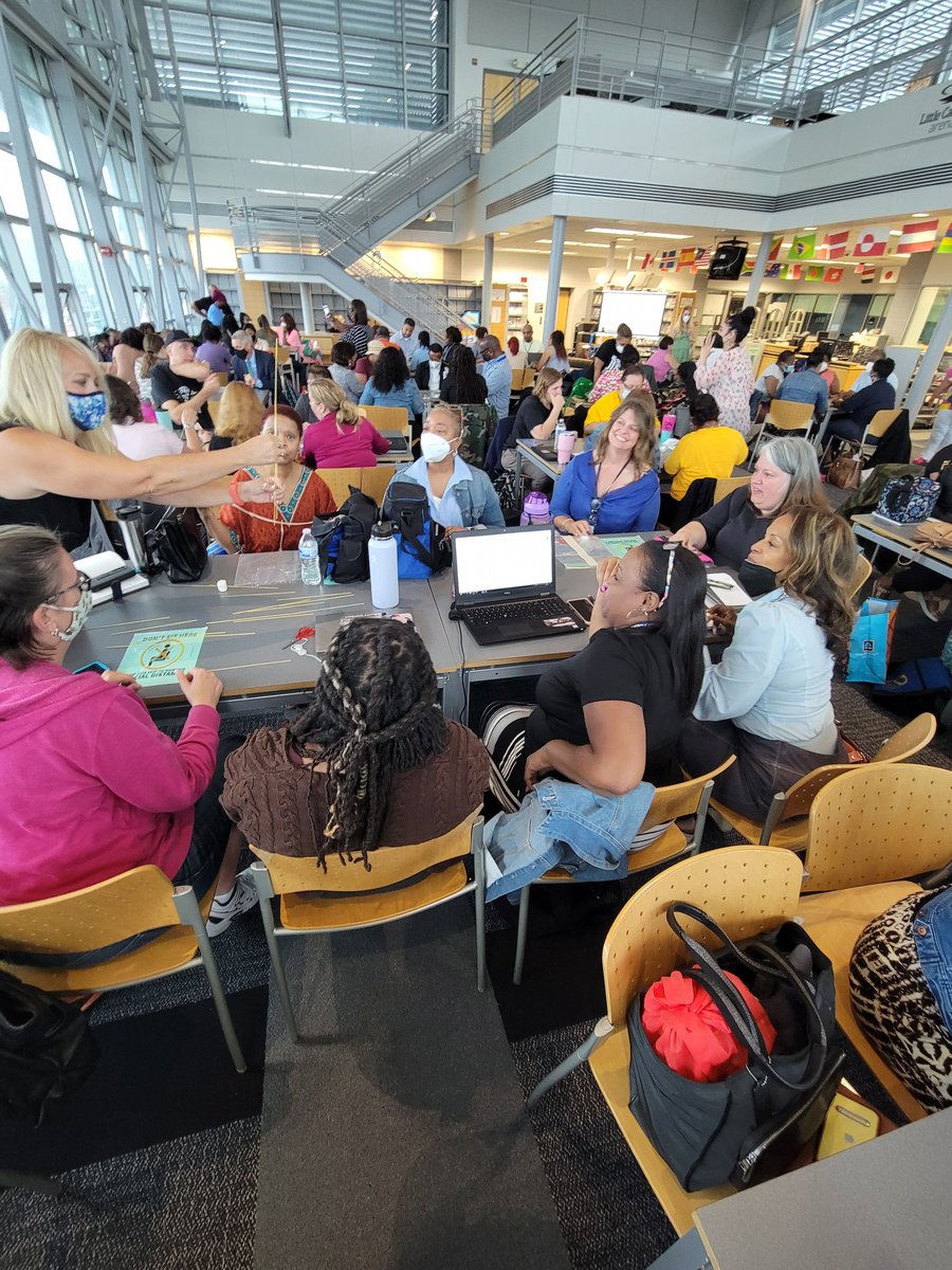 Day 1 of this year's SIP Institute kicked off with The Marshmallow Challenge as our community builder in Cohort 2! The competition was fierce! @Mackenzie_DPSCD <a href="/Susie92286632/">Nidia Ashby</a>