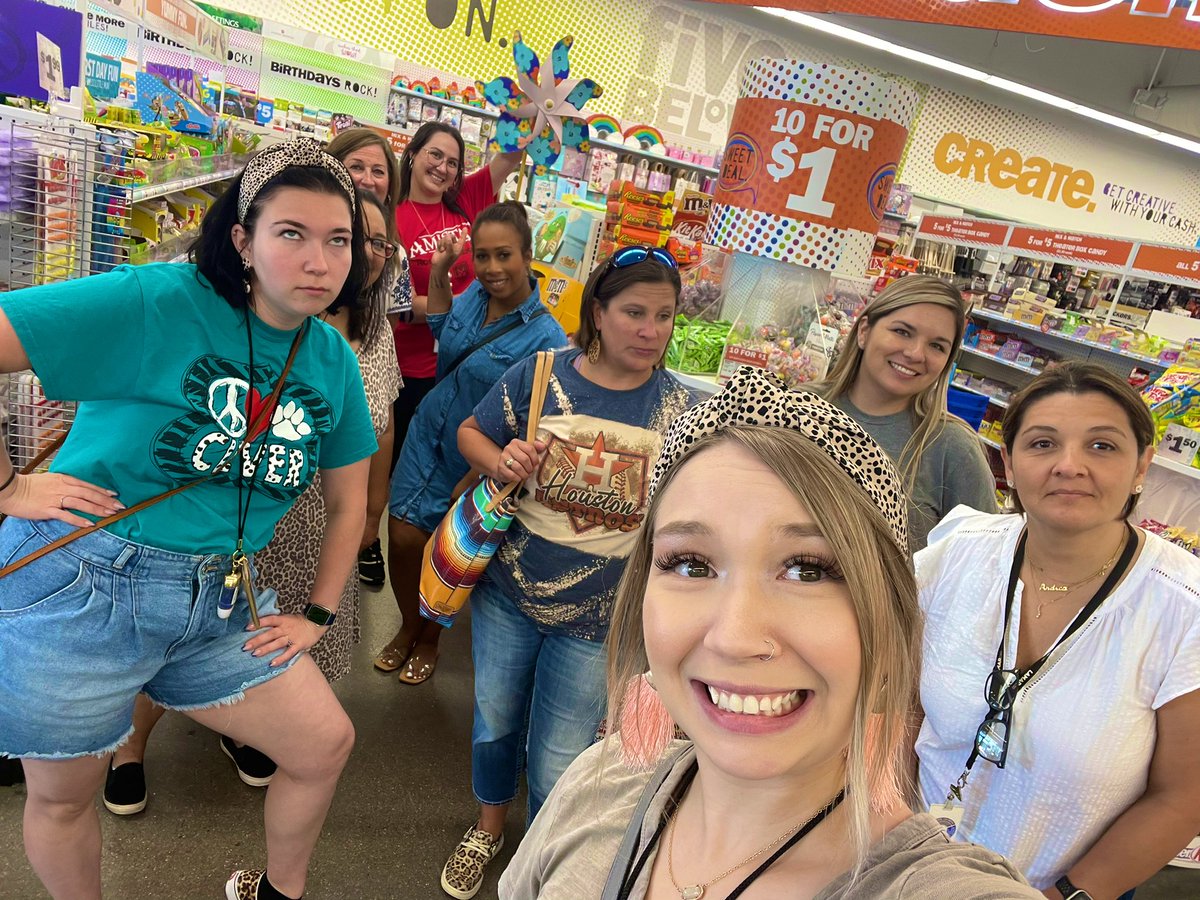 ClassWithCastro's tweet photo. #CEShunt @CulverLCISD Apparently fidget spinners are extinct and have been replaced by pop-its, but we found some kind of spinner! πππΌ https://t.co/tzjqKj82x5