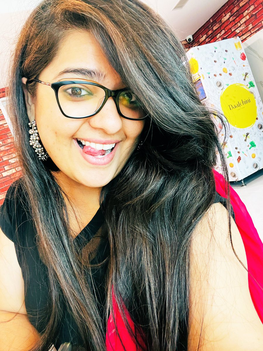SurbheeL's tweet photo. खूबसूरत दिखने से ज़्यादा ज़रूरी है खुद को खूबसूरत महसूस करना :) #yesiambeautiful #beautifulme #beuty #selflove  #LoveLikeTheGalaxy https://t.co/qE4soejvik