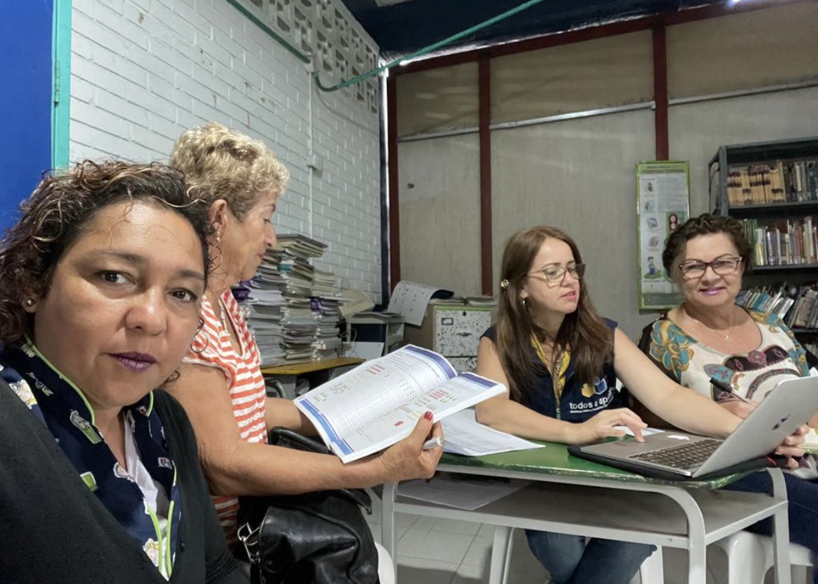 diezag's tweet photo. Con el PTA acompañando docentes en procesos de planeación. Montenegro Quindío. https://t.co/W3PYEFKsW5
