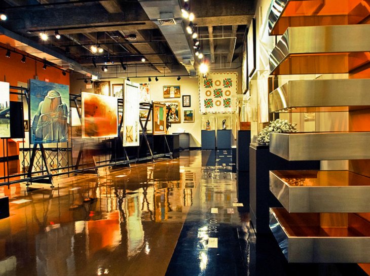 TYoungHomes's tweet photo. The Spencer Museum of Art houses an impressive collection of art. #traveltips #Kansas  https://t.co/SDNdlWKtzh https://t.co/rKV0j8rBTN