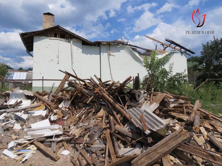 Religion_Fire's tweet photo. During the expedition to war-affected settlements of Kyiv region, Religion in Fire project team visited the almost destroyed Kingdom Hall of Jehovah's Witnesses in the village of Gorenka. 
#RussiaTerroristState 
#UkraineWar https://t.co/7EibfuHPCJ