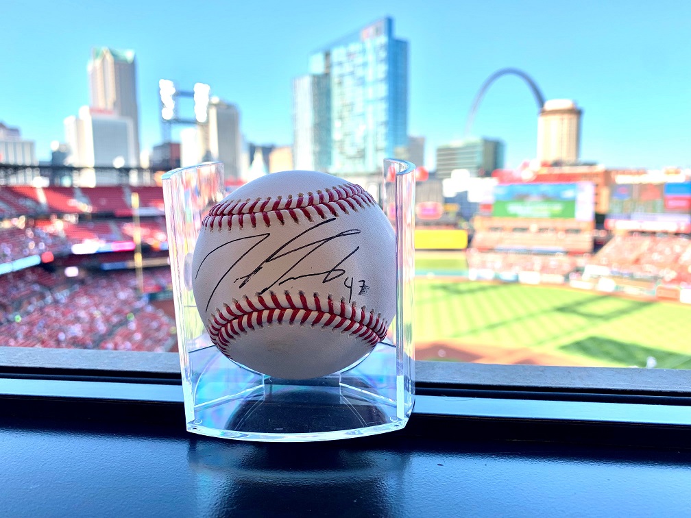 CardsPlayerDev's tweet image. All four #STLCards affiliates won on Sunday, so we're giving away this autographed baseball by Top 💯prospect, C Iván Herrera!

RETWEET &amp;amp; FOLLOW @CardsPlayerDev for your chance to win!

One winner to be chosen randomly on August 12 at 12PM CT. Rules: atmlb.com/2zyo9ce