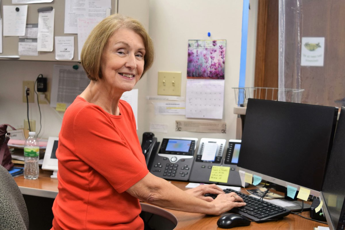 LUMserve's tweet photo. Be a part of the LUM Summer of Service as an Afternoon Receptionist. Volunteers are   needed weekday afternoons from 12-4:30 p.m. It’s a recurring opportunity. Greet guests, answer phones &amp; complete general clerical duties. Training provided. Learn more: https://t.co/slFa6Q3a53 https://t.co/sJeaTRnq5K