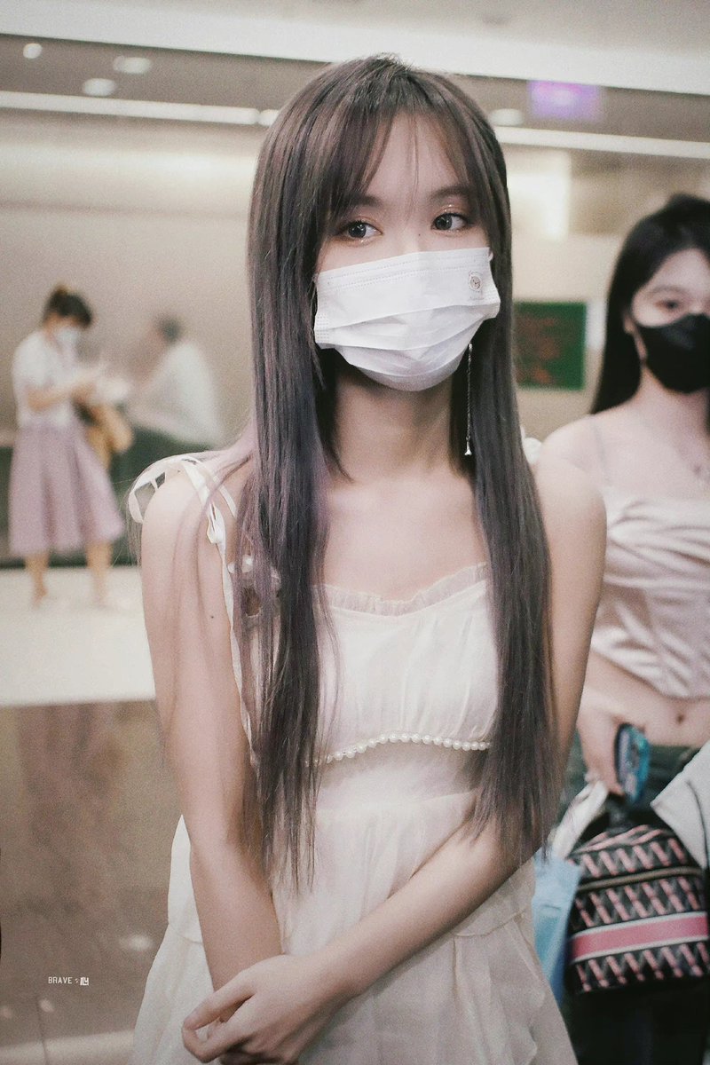 yang bingyi site 🦦 tweet media