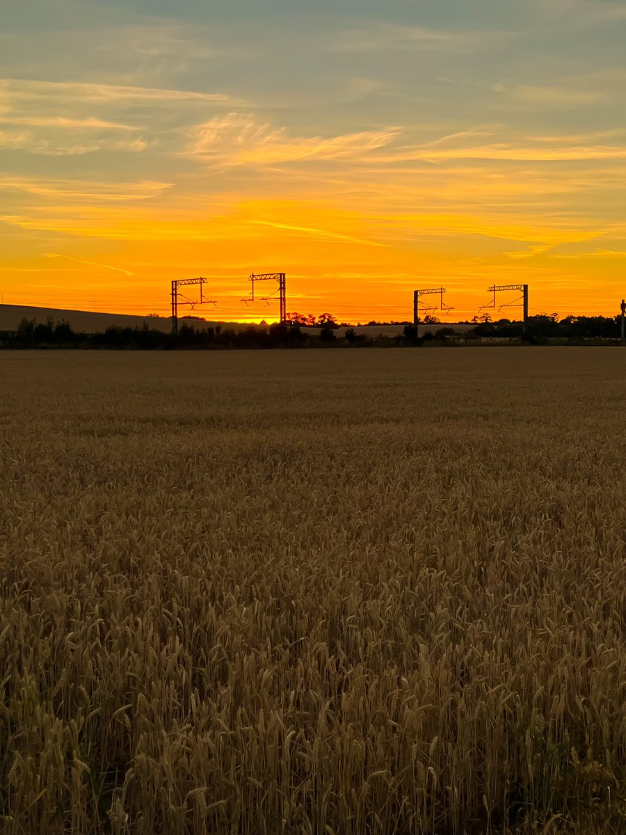 A really good shift last night for me and #PCDesborough 
We were on dedicated ASB patrols. Patrolling hotspots and engaging with lots of people. We attended 1x ASB related job, which we quickly resolved!

Finished the shift with a Rural patrol and captured this beautiful sunset🌅