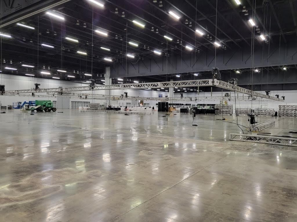 magnumco's tweet photo. What goes โฌ๏ธ, must come โฌ๏ธ. Or stay up. We do installs; we're not picky. #truss #thelightstuff https://t.co/ctsDZnFCNv